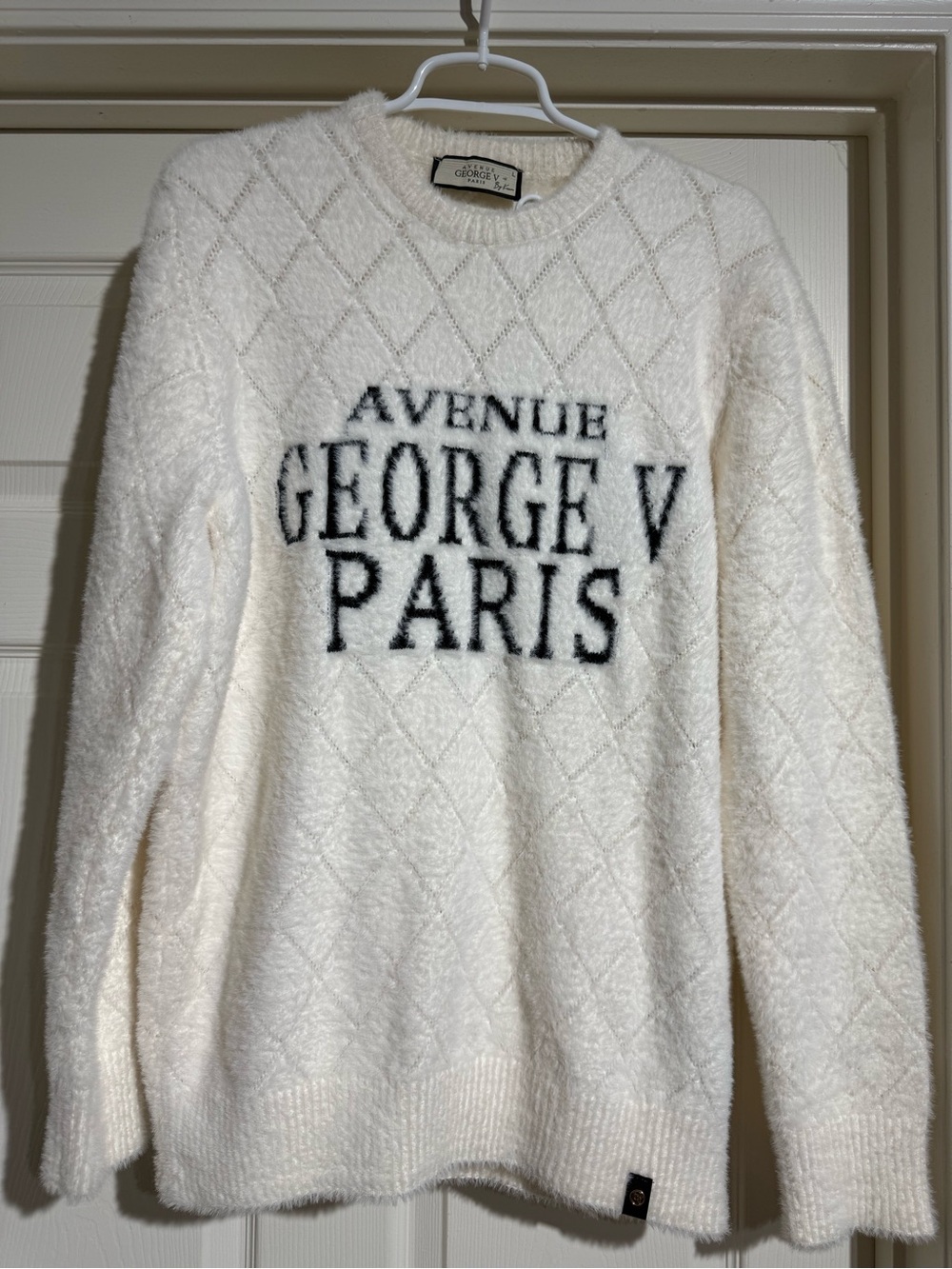 Avenue George V Paris White Fuzzy Crewneck L Sweater -New Without Tags